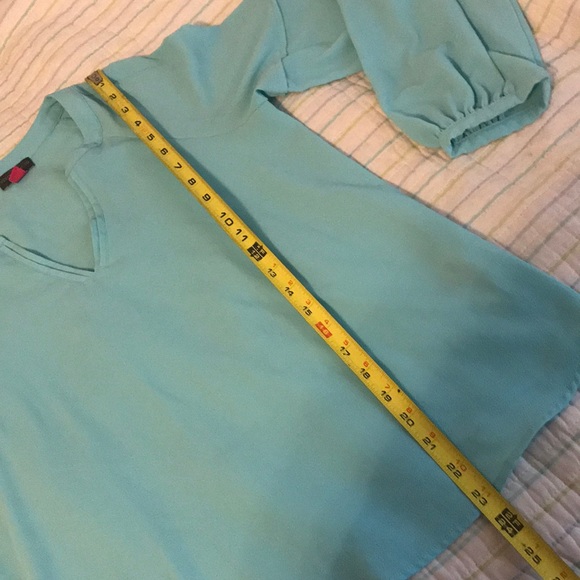 Vince Camuto Long Sleeve V-Neck Top - Picture 6 of 9